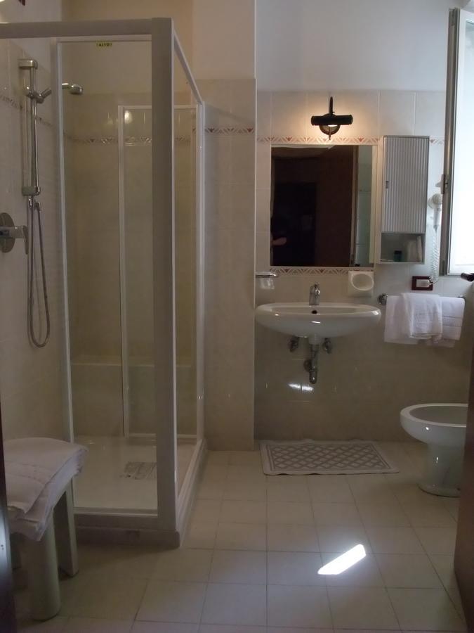 Hotel Miralago San Zeno di Montagna Buitenkant foto