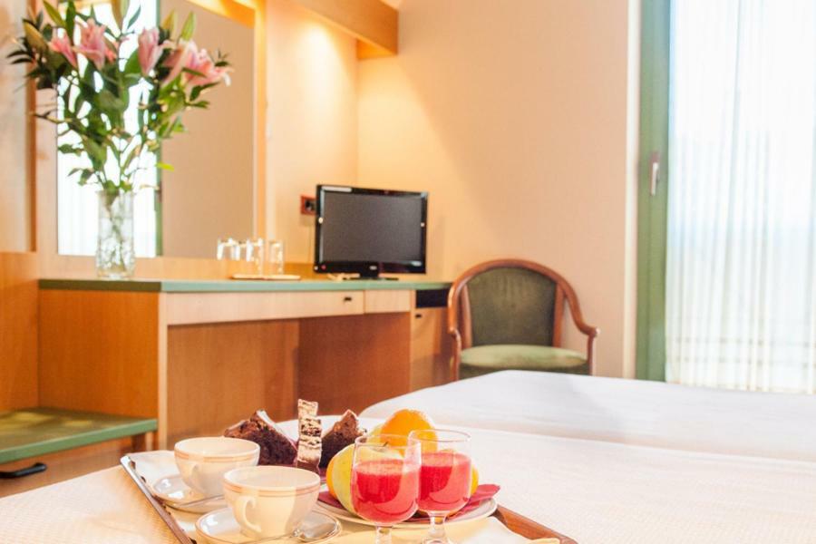 Hotel Miralago San Zeno di Montagna Buitenkant foto